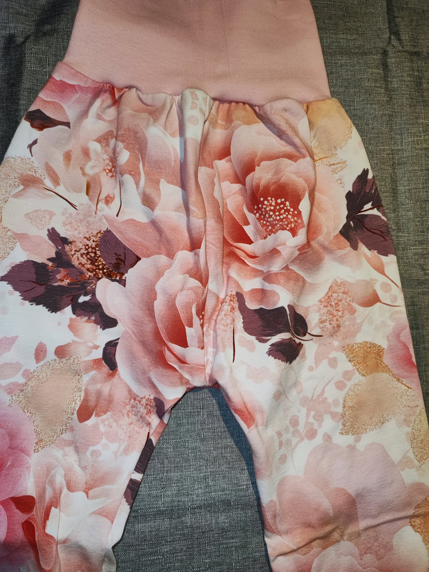Pumphose rosa Blumenmotiv Gr. 86/92