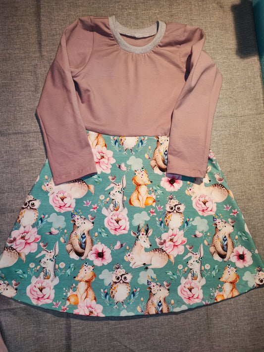 Mädchen Kleid Gr. 104 Altrosa mit Tieren und Blumen - Handmade Jersey